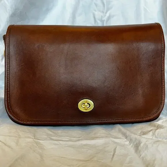 Vintage COACH NYC Classic Pouch Leather Shoulder Bag - No. 147-5201 - Picture 2 of 13